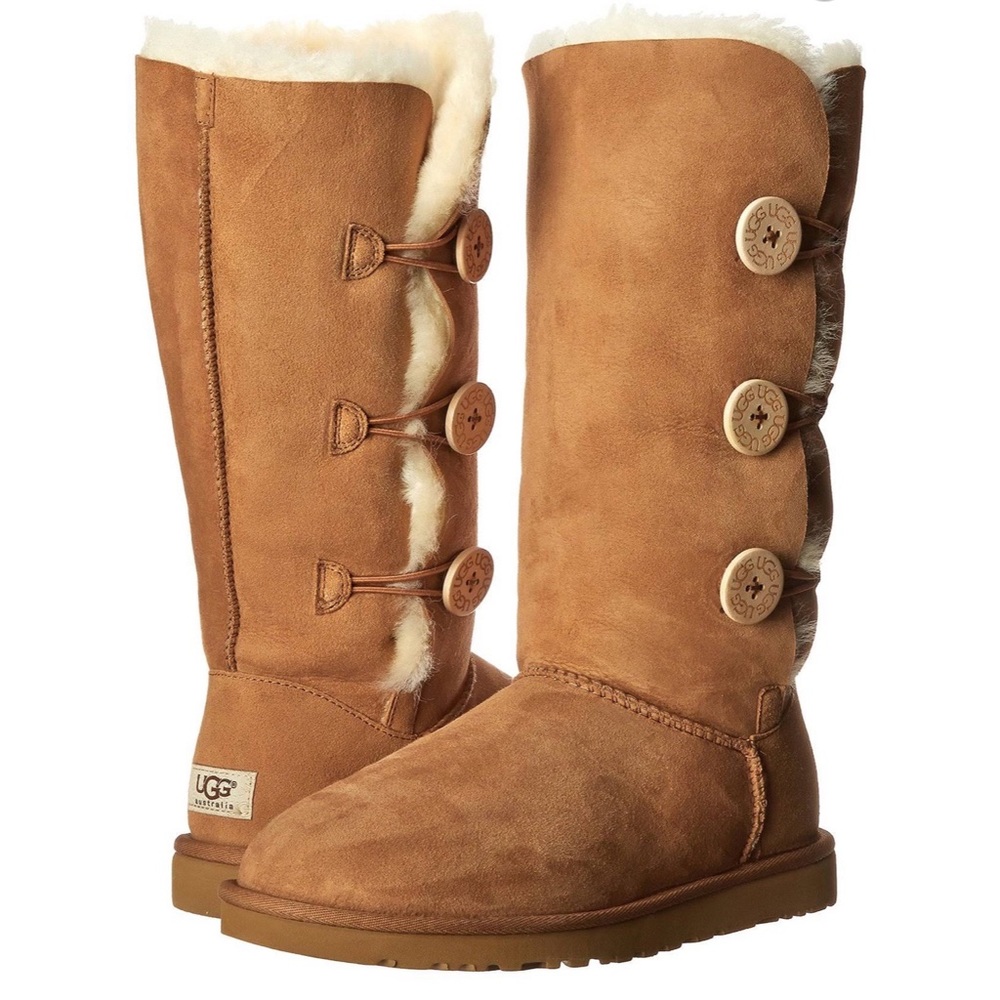 UGG • Bailey Button Triplet • Chestnut • US 6